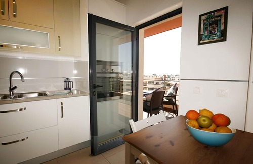 Albardeira House | Luxury 1 Bedroom w/Communal Pool & Great Views, WiFi, Close to Marina & Beach