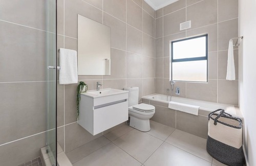 Ballito Apartment | Luxury 1 - Bedroom Garden Apartment