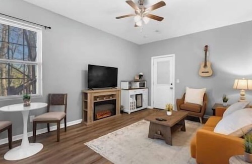 Nashville Condo | Luxury 1 BR Home with Kitchen/Deck/View! B