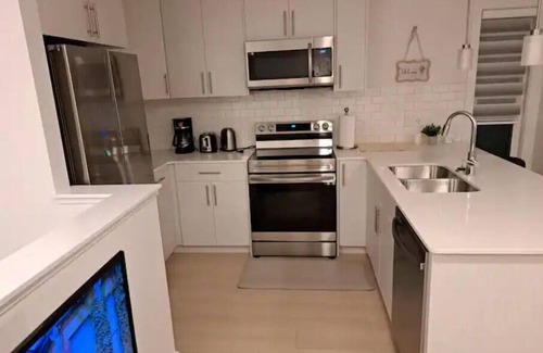 Northeast Edmonton House | Luxury 1 BRM 1 BTH Garden Suite