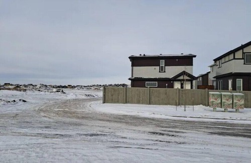 Northeast Edmonton House | Luxury 1 BRM 1 BTH Garden Suite