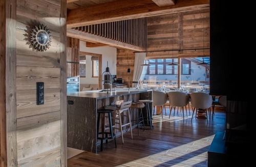 Vallandry Ski Chalet | Luxury 10 person, 5 bedroom chalet with hot tub, sauna and steam room.