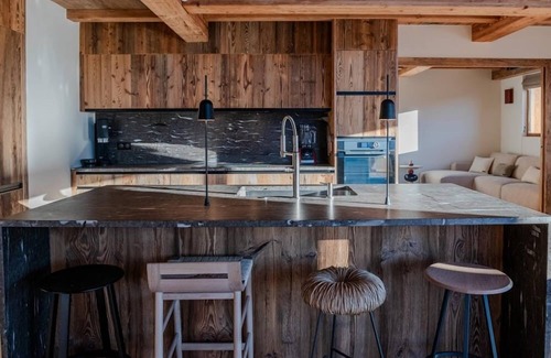 Vallandry Ski Chalet | Luxury 10 person, 5 bedroom chalet with hot tub, sauna and steam room.