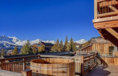 Vallandry Ski Chalet | Luxury 10 person, 5 bedroom chalet with hot tub, sauna and steam room.