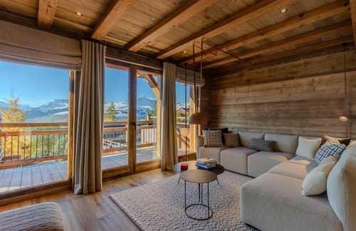 Vallandry Ski Chalet | Luxury 10 person, 5 bedroom chalet with hot tub, sauna and steam room.