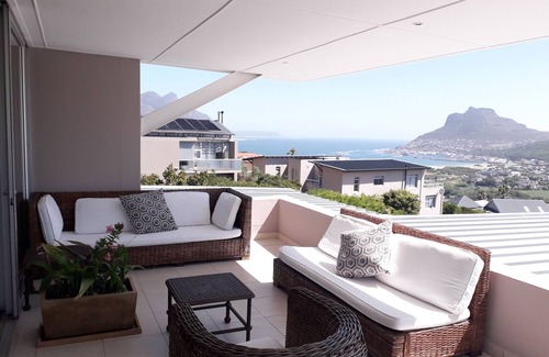 Hout Bay Villa | Luxury 12 bed villa with pool & amazing views, no load-shedding, aircon