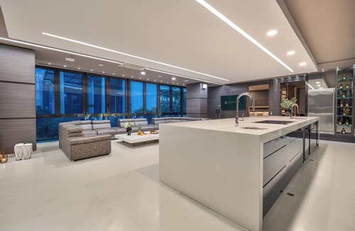 Popular Apartment | Luxury 12BR Penthouse Package right in Lleras Park