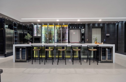 Popular Apartment | Luxury 12BR Penthouse Package right in Lleras Park