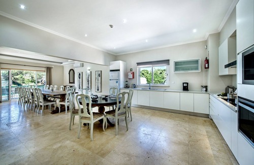 Olhos D'Agua Villa | Luxury 15 Bedroom Quinta Por Do Sol ideal for large groups or family holidays