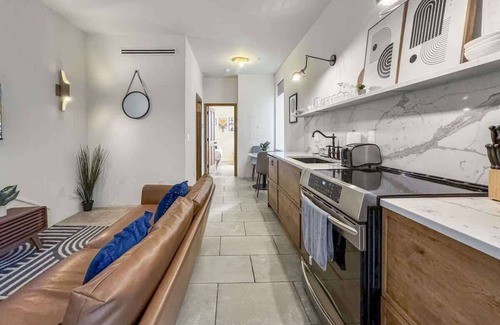Society Hill Apartment | Luxury 1BD | 1 Bed | South St