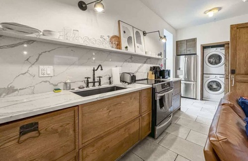 Society Hill Apartment | Luxury 1BD | 1 Bed | South St