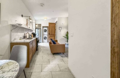 Society Hill Apartment | Luxury 1BD | 1 Bed | South St