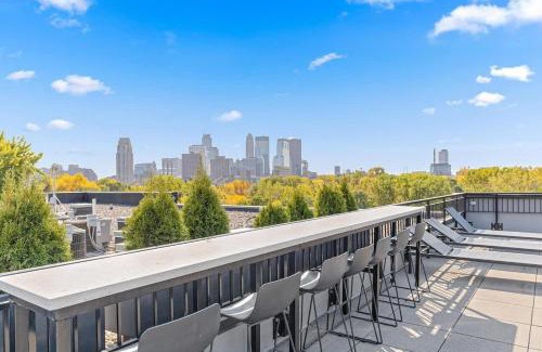 St. Anthony West Apartment | Luxury 1BD DT Roof top Gym Street Parking