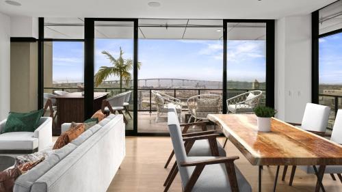 East Village Apartment | Luxury 1bedroom 1bath w Deck Gaslamp Quarter