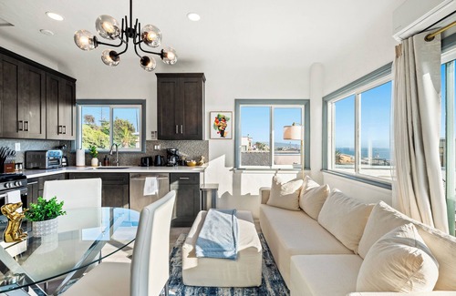 El Porto Apartment | Luxury 1BR Beachside Gem Walk to Beach + Ocean Views