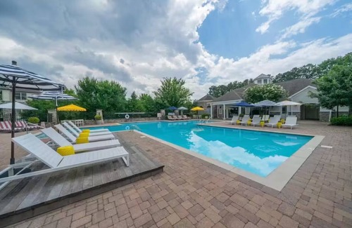 Cumberland Condo | Luxury 1Br Condo - 5 mins Truist Park & The batterynn