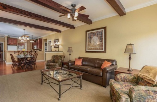 Branson Hotel | Luxury 1BR Condo in Great Rock Resort