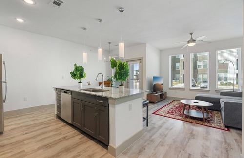 Vista Del Pueblo Apartment | Luxury 1BR Near The Airport 4386