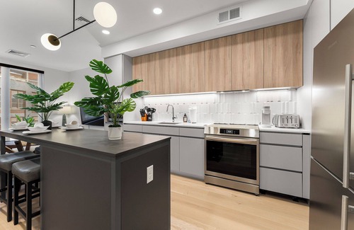 D Street - West Broadway Apartment | Luxury 1BR Next to Broadway Southie 4139