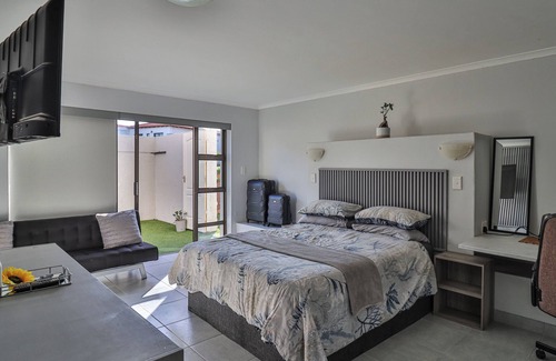 Mossel Bay House | Luxury 1BR Stay w/Pool in Mossel Bay Golf Estate