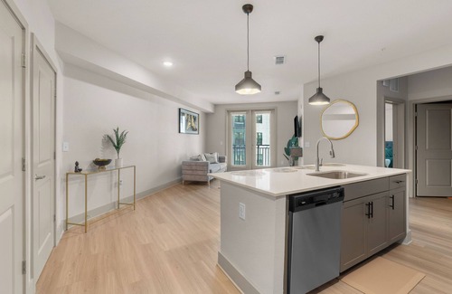 East Ybor Apartment | Luxury 1BR with Pool & Fire Pit