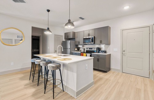 East Ybor Apartment | Luxury 1BR with Pool & Fire Pit