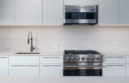 Berkeley Hotel | Luxury 2/1 on Tennyson St w/Rooftop Deck & Views