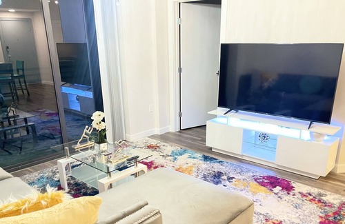 Flagler Village Apartment | LUXURY 2/2 DOWNTOWN FORT LAUDERDALE NEAR LAS OLAS (ROOFTOP POOL)