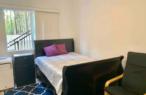Beverly Hills Apartment | Luxury 2 bed 2 bath across 4 Seasons BH