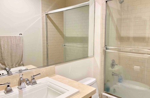 Beverly Hills Apartment | Luxury 2 bed 2 bath across 4 Seasons BH