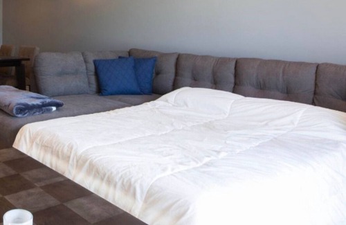 Beverly Hills Apartment | Luxury 2 bed 2 bath across 4 Seasons BH