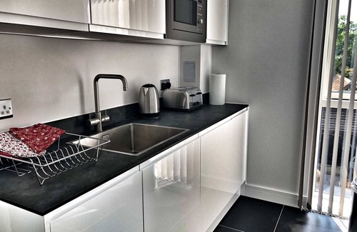 Watford Apartment | Luxury 2 Bed/2 Bath! 19 minutes to Central London