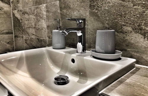 Watford Apartment | Luxury 2 Bed/2 Bath! 19 minutes to Central London