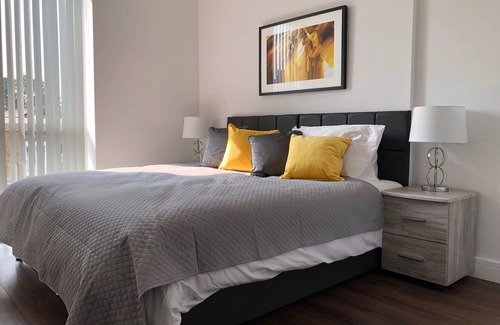 Watford Apartment | Luxury 2 Bed/2 Bath! 19 minutes to Central London