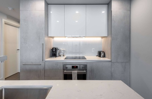 Downtown Montreal Condo | Luxury 2 bed 2 bath AAA Location
