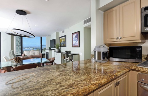 Downtown San Diego Condo | Luxury 2-Bed, 2-Bath Condo with Stunning Bay Views
