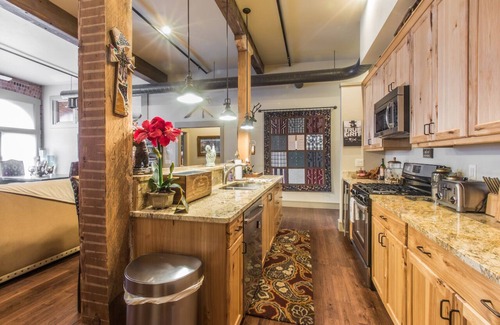 Ouray Condo | Luxury 2-bed-2 bath Loft- Downtown Ouray- Overlooking Main Street-AC