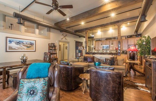 Ouray Condo | Luxury 2-bed-2 bath Loft- Downtown Ouray- Overlooking Main Street-AC