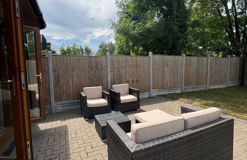 Palmers Green Apartment | Luxury 2-Bed, 2-Bath, Off Street Parking, Terrace and Garden