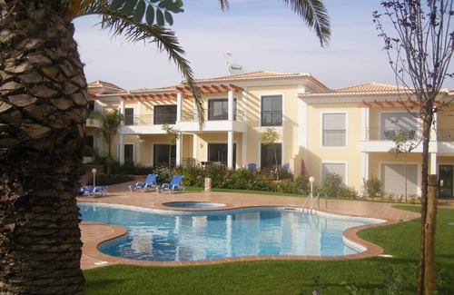 Porto de Mos Apartment | Luxury 2 Bed Apartment with pool near to beach