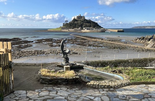 Marazion Apartment | Luxury 2 bed apartment - iconic view of the Mount