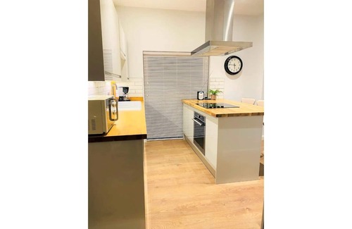 Eaton Apartment | Luxury 2 bed Apartment-Golden Triangle w/Parking