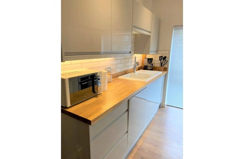Eaton Apartment | Luxury 2 bed Apartment-Golden Triangle w/Parking