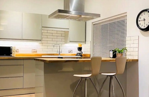 Eaton Apartment | Luxury 2 bed Apartment-Golden Triangle w/Parking