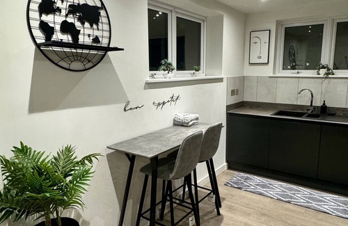 Luton Apartment | Luxury 2 bed Apartment in Town Centre - FREE WIFI!