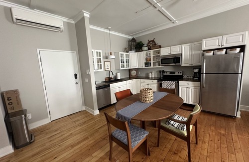 Northport Apartment | Luxury 2 bed apt in Northport! Walk to everything (next door to Piper apt)