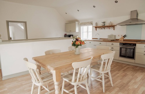 Eaton Mascott Cottage | Luxury 2 Bed Coach House with it's own Private Heated Indoor Swimming Pool