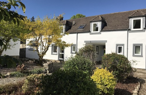 Tarbert Cottage | Luxury 2 bed ensuite cottage on Scottish estate pets allowed short walk to loch