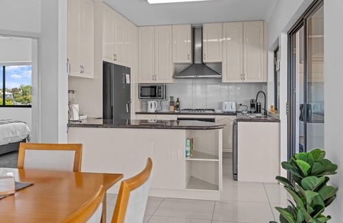 South Brisbane Apartment | Luxury 2-Bed Penthouse with Private Rooftop
