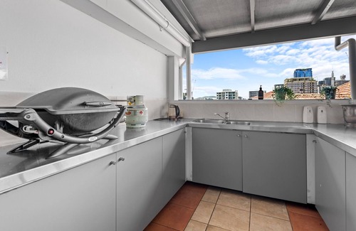 South Brisbane Apartment | Luxury 2-Bed Penthouse with Private Rooftop